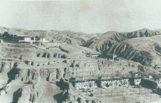 1947年12月25日至28日，中共中央在陜北米脂楊家溝召開擴(kuò)大會(huì)議（十二月會(huì)議）。圖為會(huì)議會(huì)址。